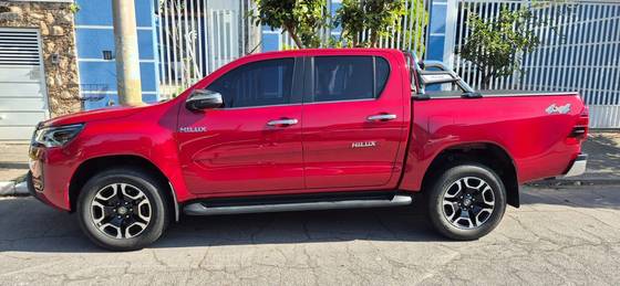 TOYOTA HILUX 2.8 D-4D TURBO DIESEL CD SRX 4X4 AUTOMÁTICO